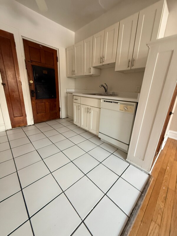 Building Photo - 3456 N Oakland Ave