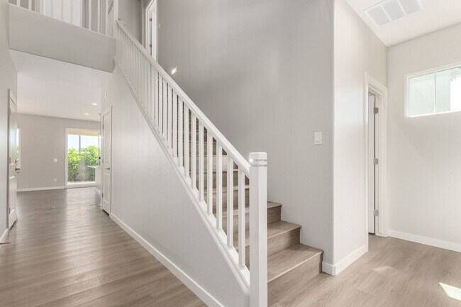 Building Photo - BEAUTIFUL PHOENIX HOME IN GATED COMMUNITY!