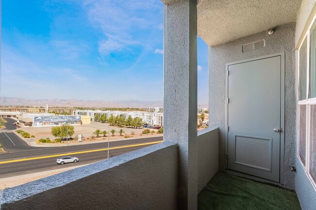 Building Photo - Guard Gated Condo with Premium Amenities!