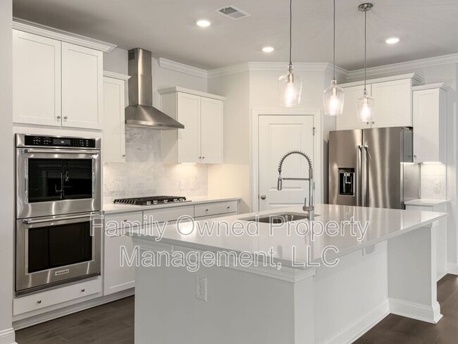 Building Photo - 208 Shortmarsh St