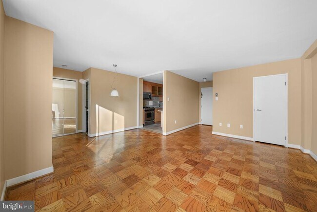 Building Photo - 6641 Wakefield Dr