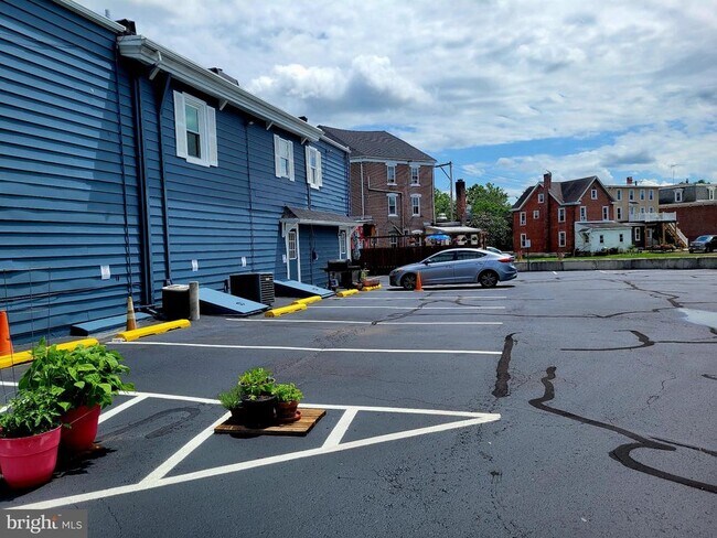 Building Photo - 25 E Bridge St