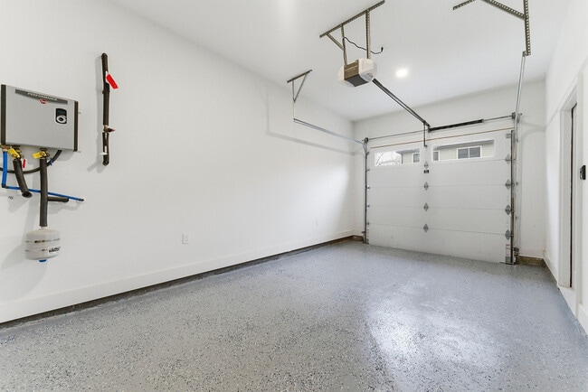 Building Photo - 205 Whitefoord Ave NE