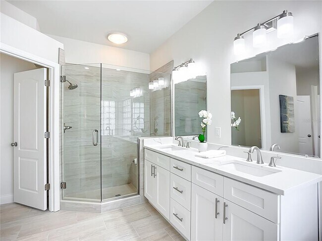 Building Photo - 2960 Sandringham Pl