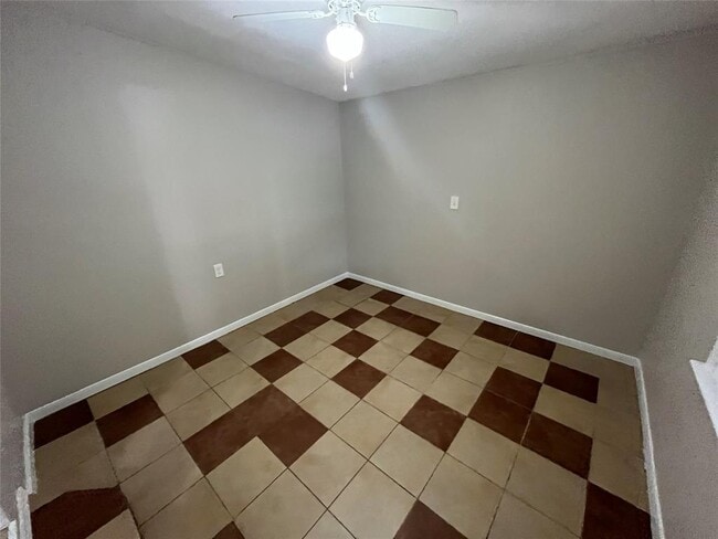 Building Photo - 8418 Grovecrest Dr