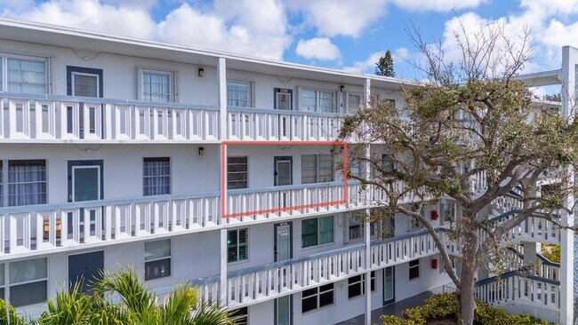 Building Photo - 3028 Harwood D