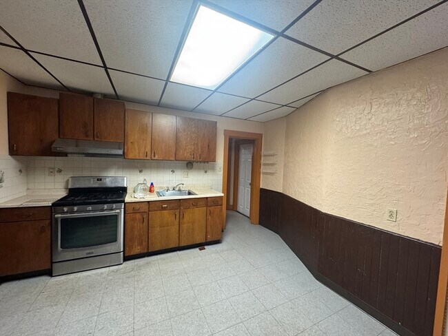 Building Photo - 33 Albion St