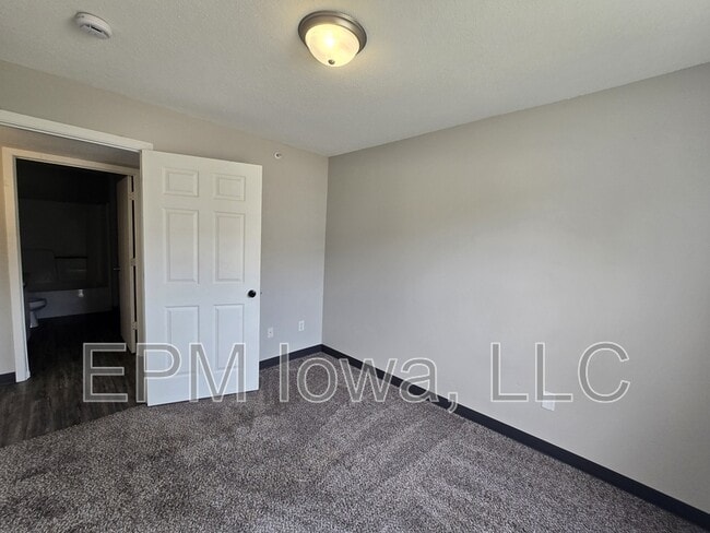 Building Photo - 60 Miller Ave SW