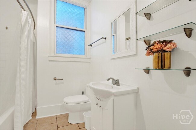 Building Photo - 118 W Waldburg St