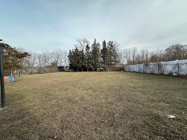 Building Photo - 34 Ensign St