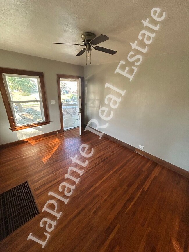 Building Photo - Charming 3-Bedroom Bungalow in Five Points...