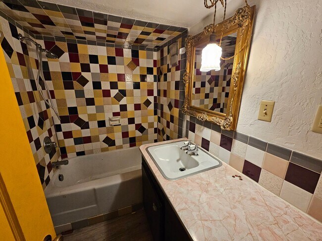 Building Photo - 1710 Adams Ave