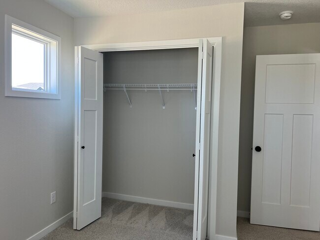 Building Photo - 601 Hart Ln