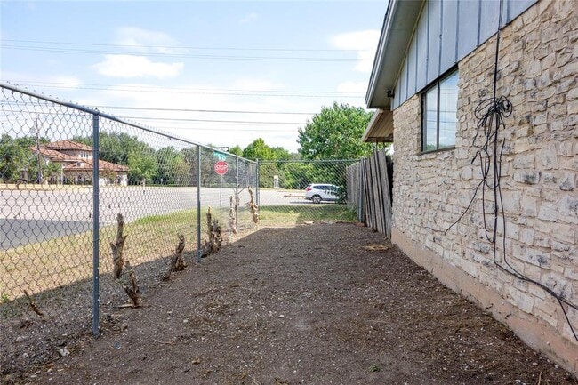 Building Photo - 1416 Cardinal Hill Dr
