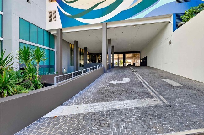 Building Photo - 480 NE 31st St