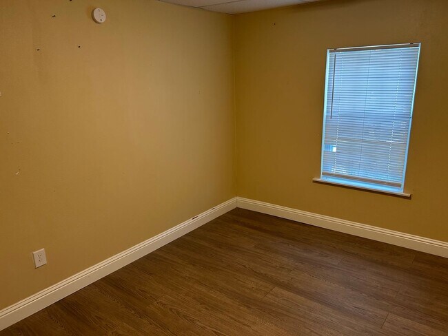 Building Photo - 1-Penick 1/2 A St