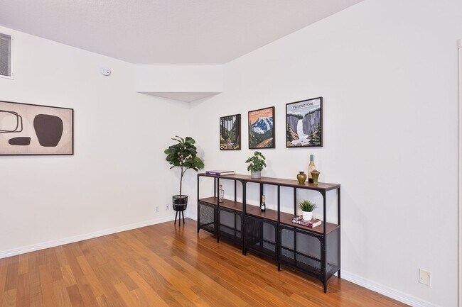 Building Photo - PRICE REDUCTION 5 Bedroom Home in the Sought-After Hillshire Estates of Bull Mountain