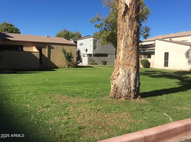 Building Photo - 2694 E Oakleaf Dr