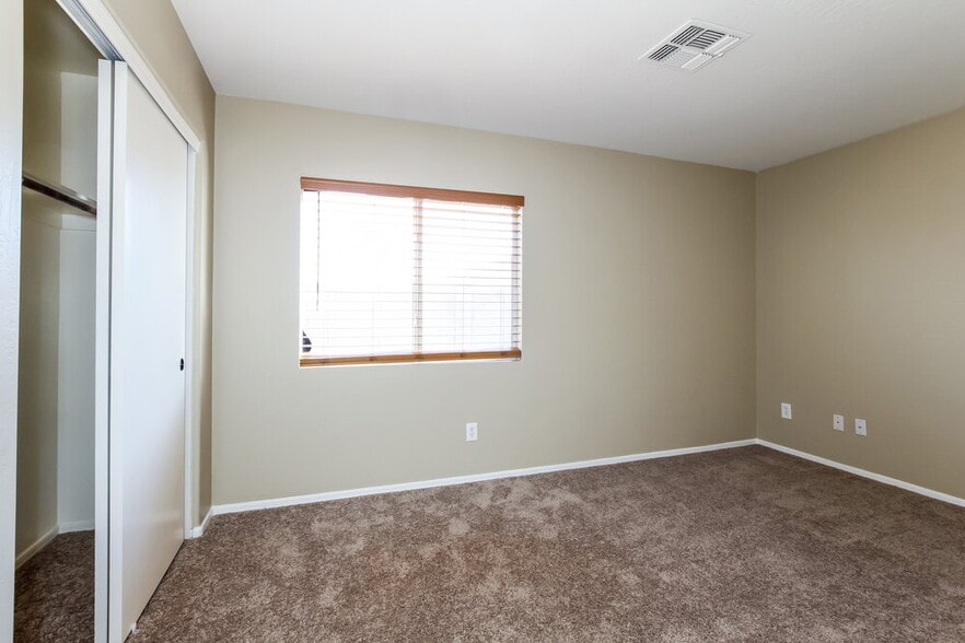 Building Photo - 12649 W Shaw Butte Dr