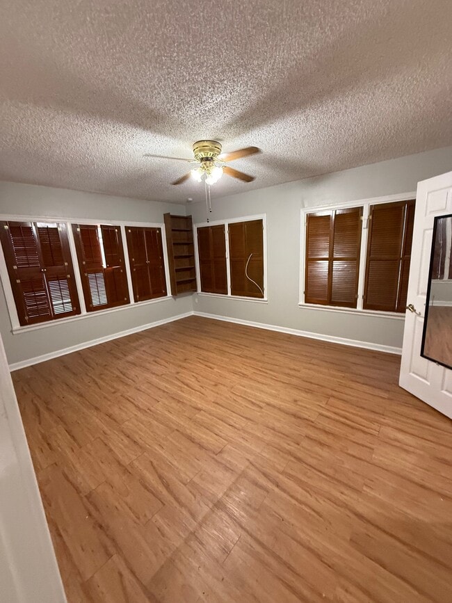 Building Photo - 3914 Herschel St