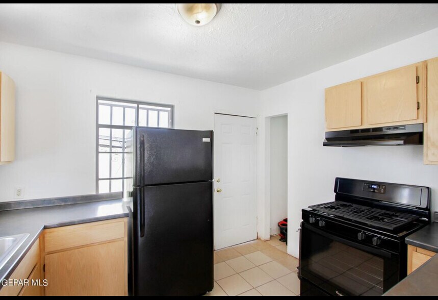 Building Photo - 4305 Frankfort Ave