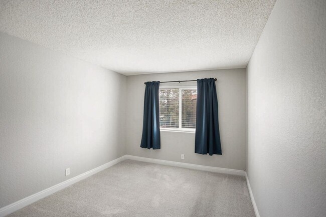 Building Photo - 3 Bedroom Remodeled Desert Shore Condo In Gated Community