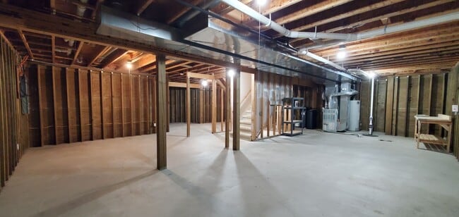 Building Photo - Spacious 5 Bedroom Executive Level Home