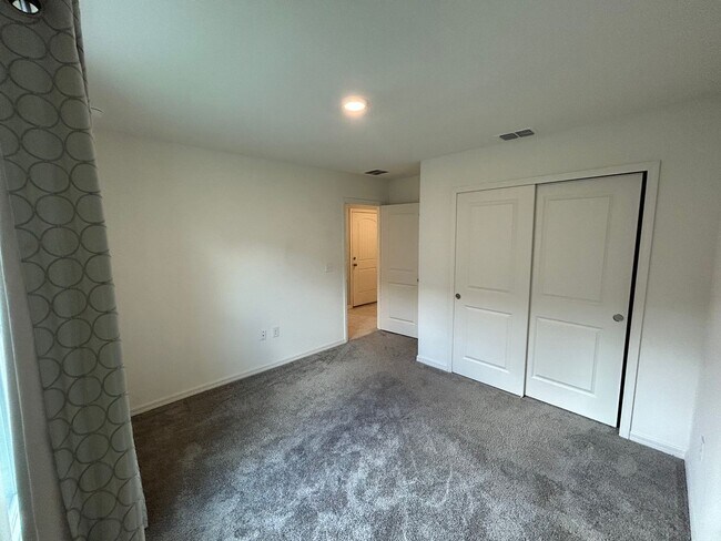 Building Photo - Spacious 3-Bed, 2-Bath Fully Gated Home in...