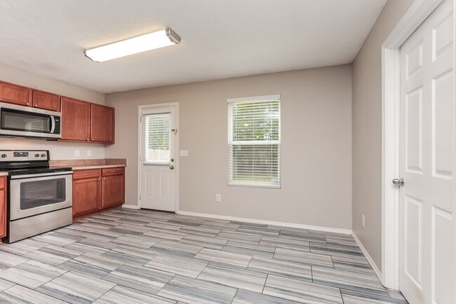 Building Photo - 5240 Sunsail Dr