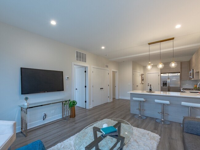 Building Photo - 35 S Hoyne Ave