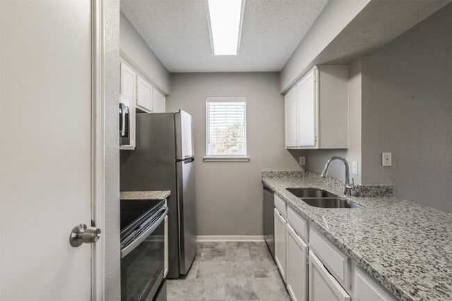 Building Photo - 3100 Jeanetta St