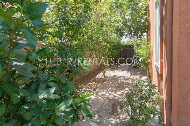 Building Photo - 1496 Dairy Dr