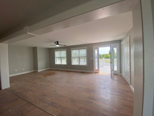 Building Photo - Brand new construction 5 bedroom 3 bath wi...