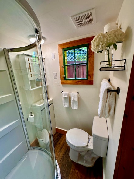 Building Photo - 224 E Deep Creek Rd