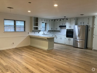 Building Photo - 824 Livingston Dr