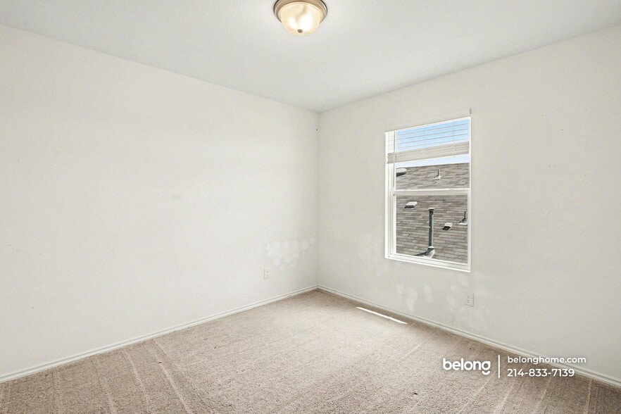 Building Photo - 1020 Valerian Dr