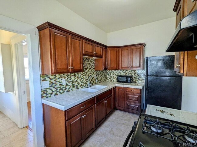 Building Photo - 515 24th St