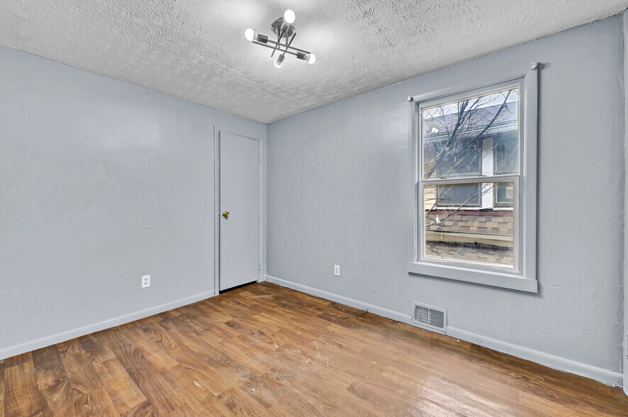 Building Photo - 9502 Talbot Ave