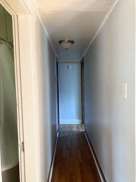 Building Photo - 1301 SW Clay St