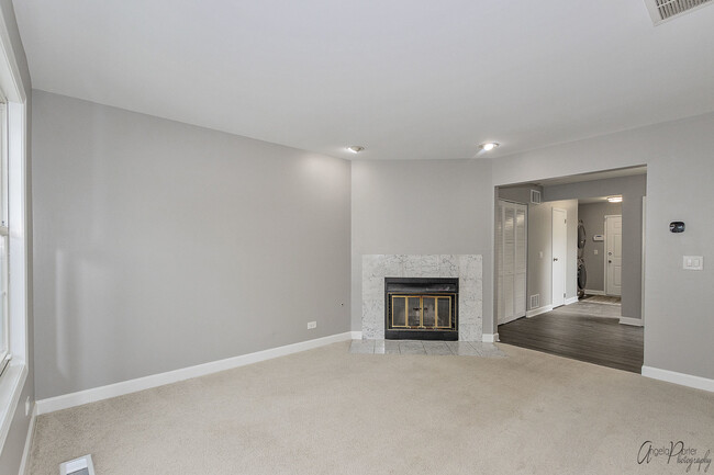 Building Photo - 511 Le Parc Cir