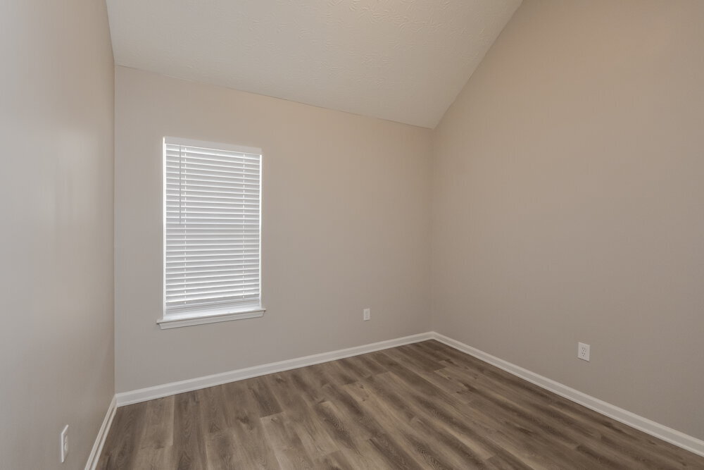 Building Photo - 180 Creekview Blvd