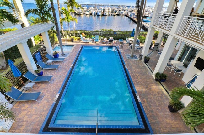 Building Photo - 975 NW Flagler Ave