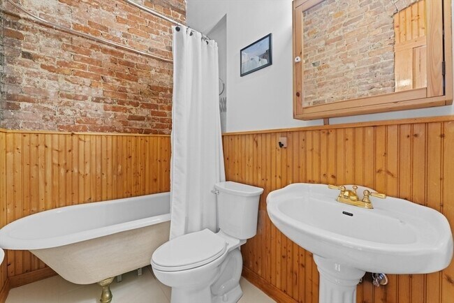 Building Photo - 84 W Concord St