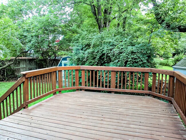 Building Photo - Ideal 3 Bedroom 2 Bath Colonial Just Over ...