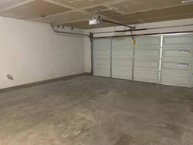 Building Photo - Updated Fairfield Apartment