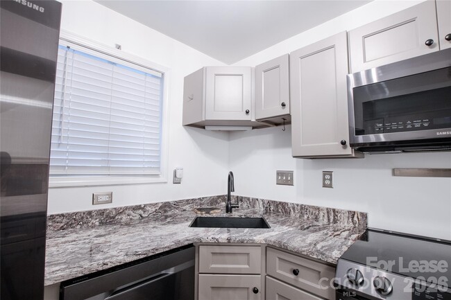 Building Photo - 100 Willow Run Dr