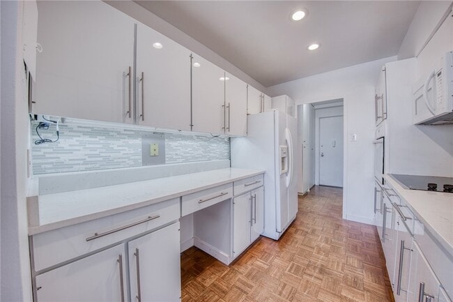 Building Photo - 320 Fort Duquesne Blvd