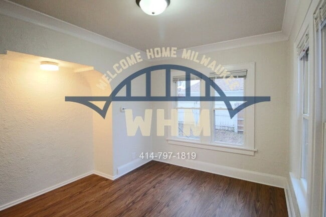 Building Photo - 221 W Ring St