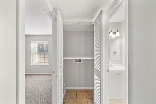 Building Photo - 9009 Gaylord Dr