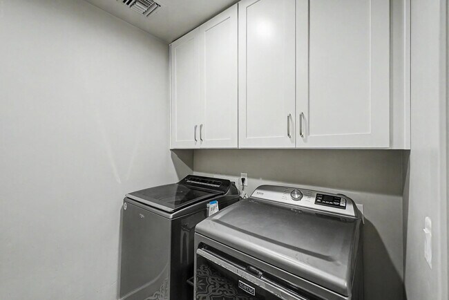 Building Photo - 3414 N 44th Pl